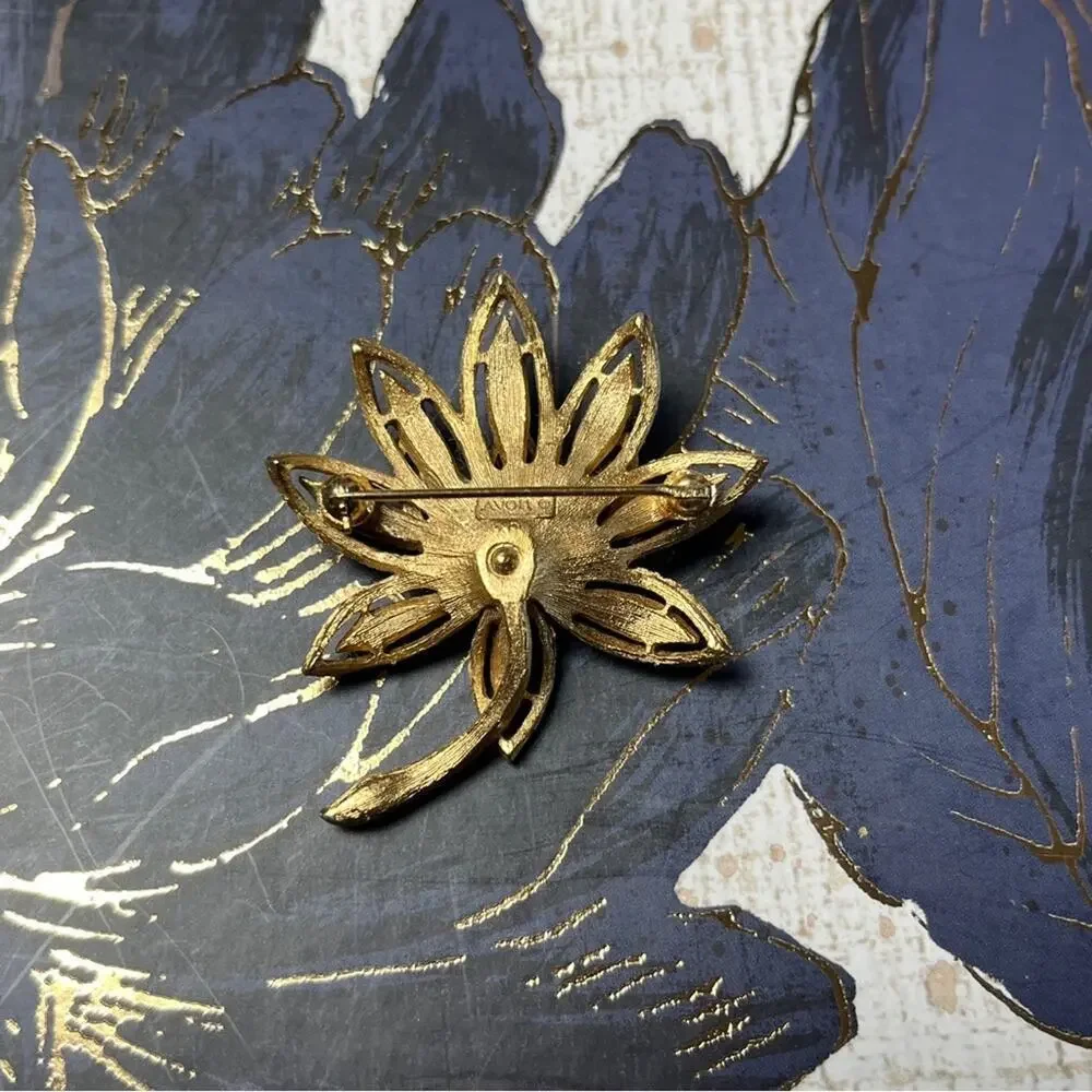Vintage 70s 1970s Large Oversized Gold Tone Lotus Flower Floral Brooch Pin D1